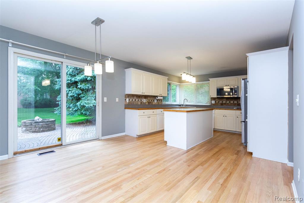 878 Dakota, Rochester Hills, MI 48307 — Photo 10