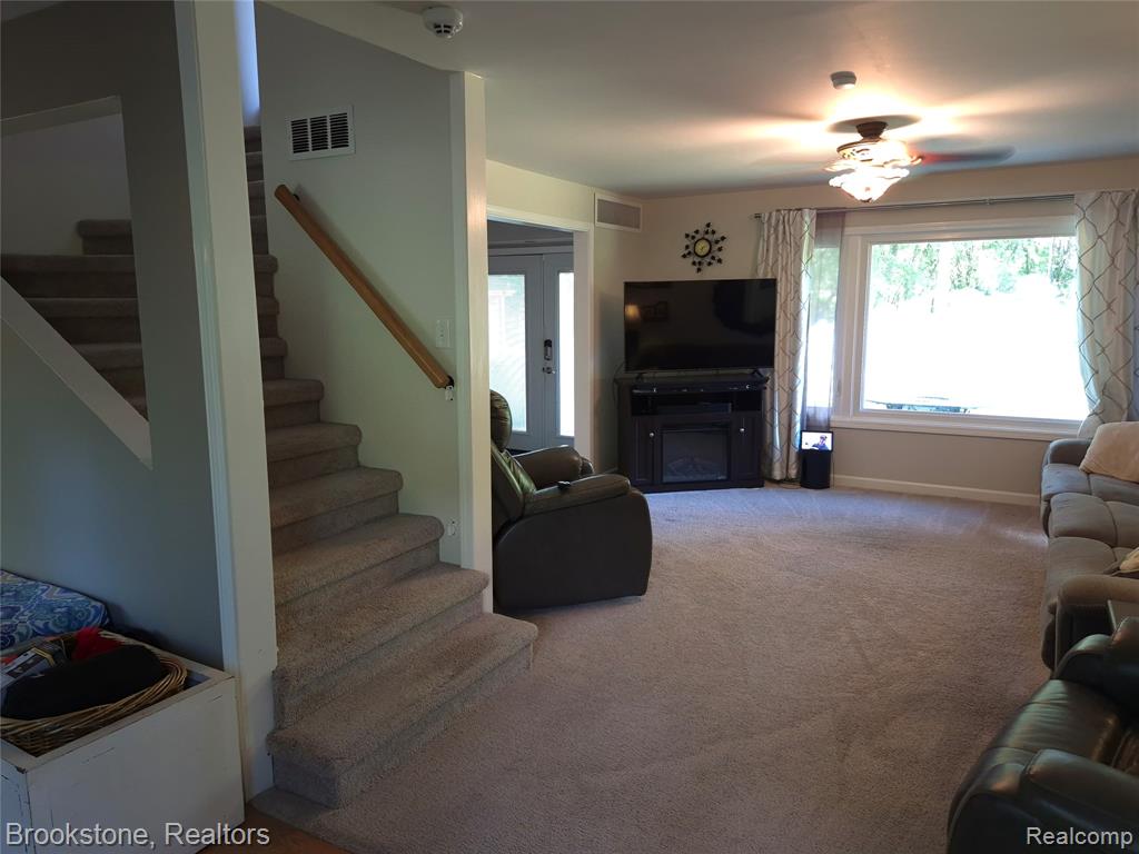 4890 Whipple Lake Road, Clarkston, MI 48348 — Photo 17