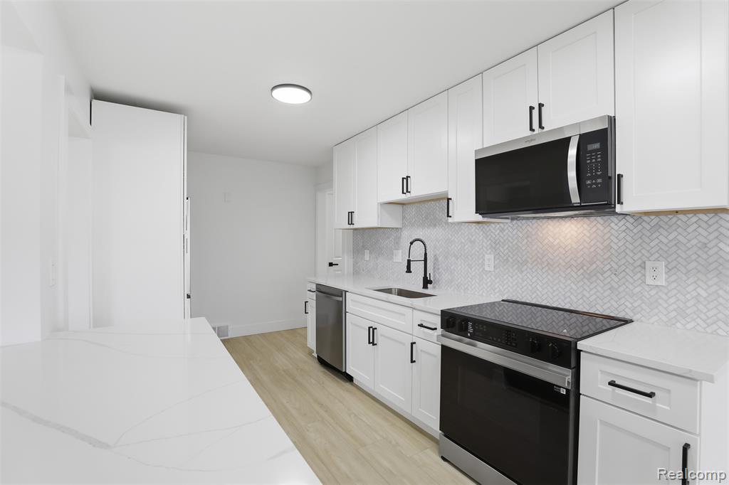 15230 Oakwood Drive, Oak Park, MI 48237 — Photo 16