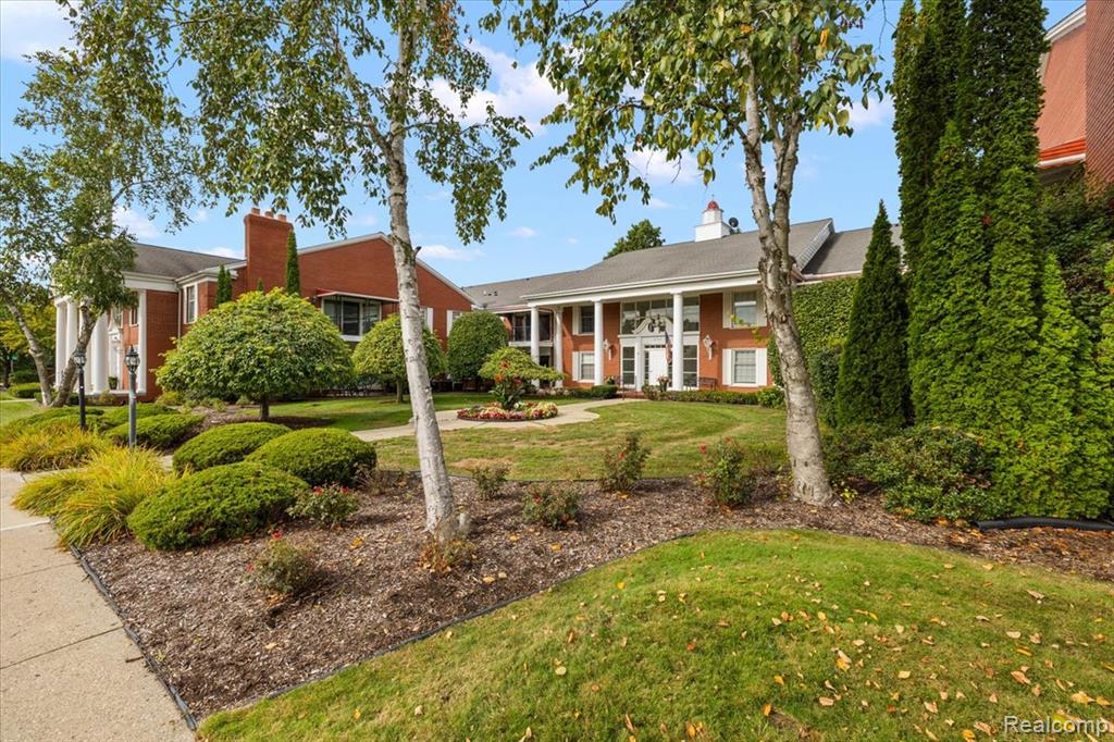 19710 W 13 Mile Road, 202, Beverly Hills, MI 48025 — Photo 3
