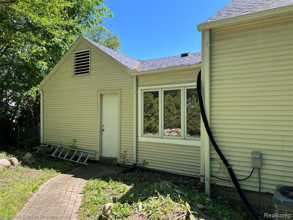 19925 Negaunee, Redford, MI 48240 — Photo 57
