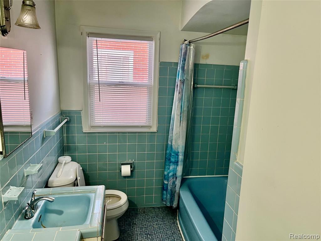 22130 Kenosha Street S, Oak Park, MI 48237 — Photo 4