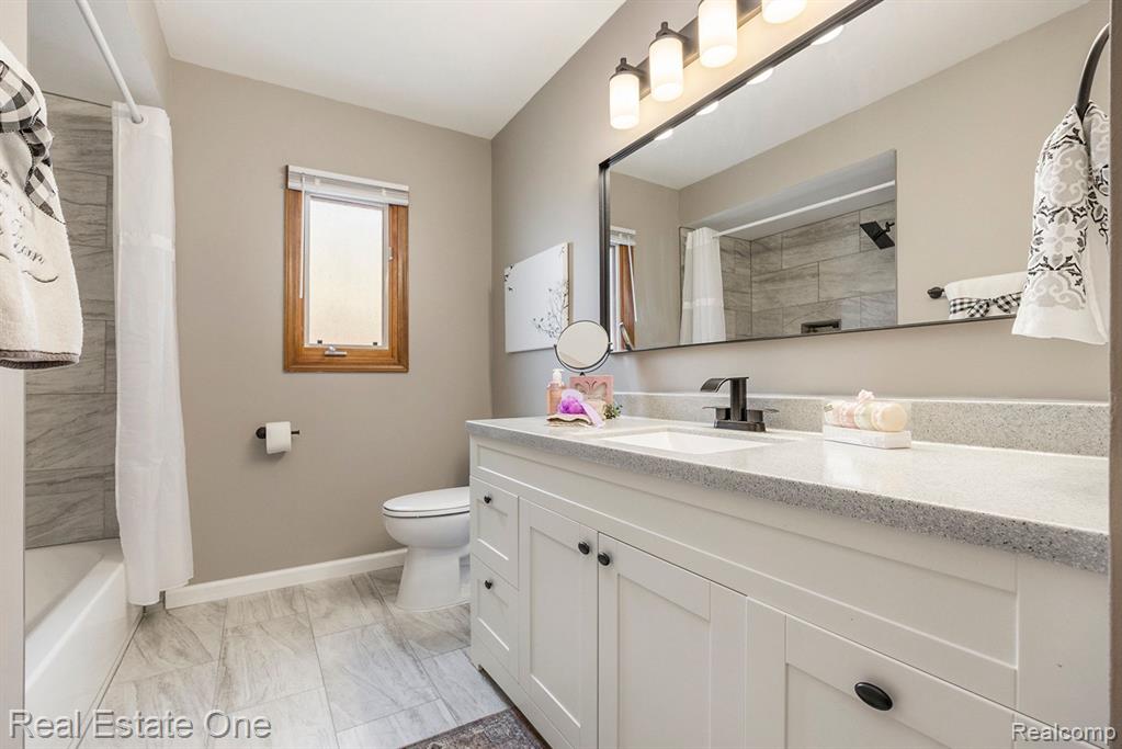 51860 SALVATORI Drive, Chesterfield, MI 48047 — Photo 21