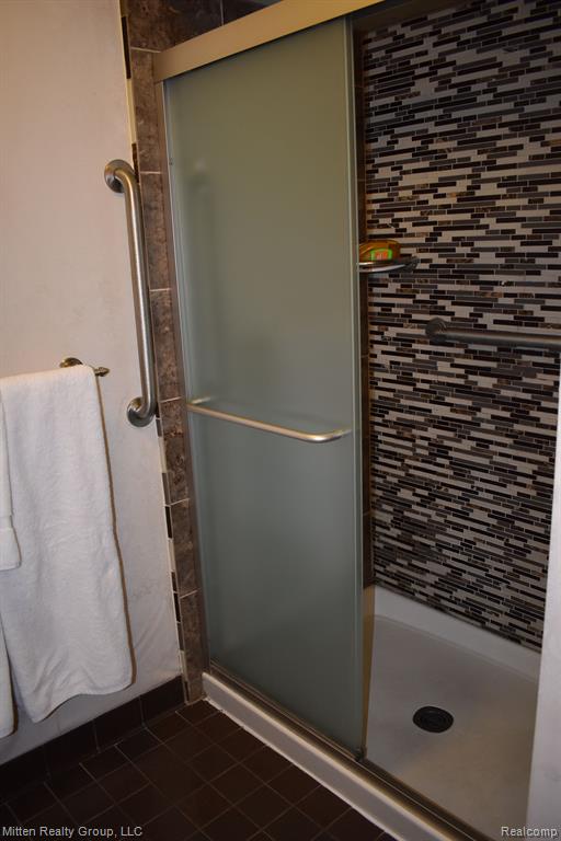 4356 FOXPOINTE Drive, West Bloomfield, MI 48323 — Photo 18
