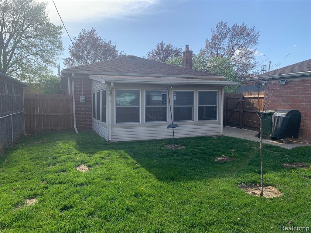 9211 LAURENCE Avenue, Allen Park, MI 48101 — Photo 15
