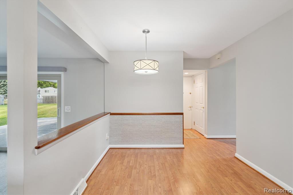 6169 Barker Circle, Waterford, MI 48329 — Photo 9