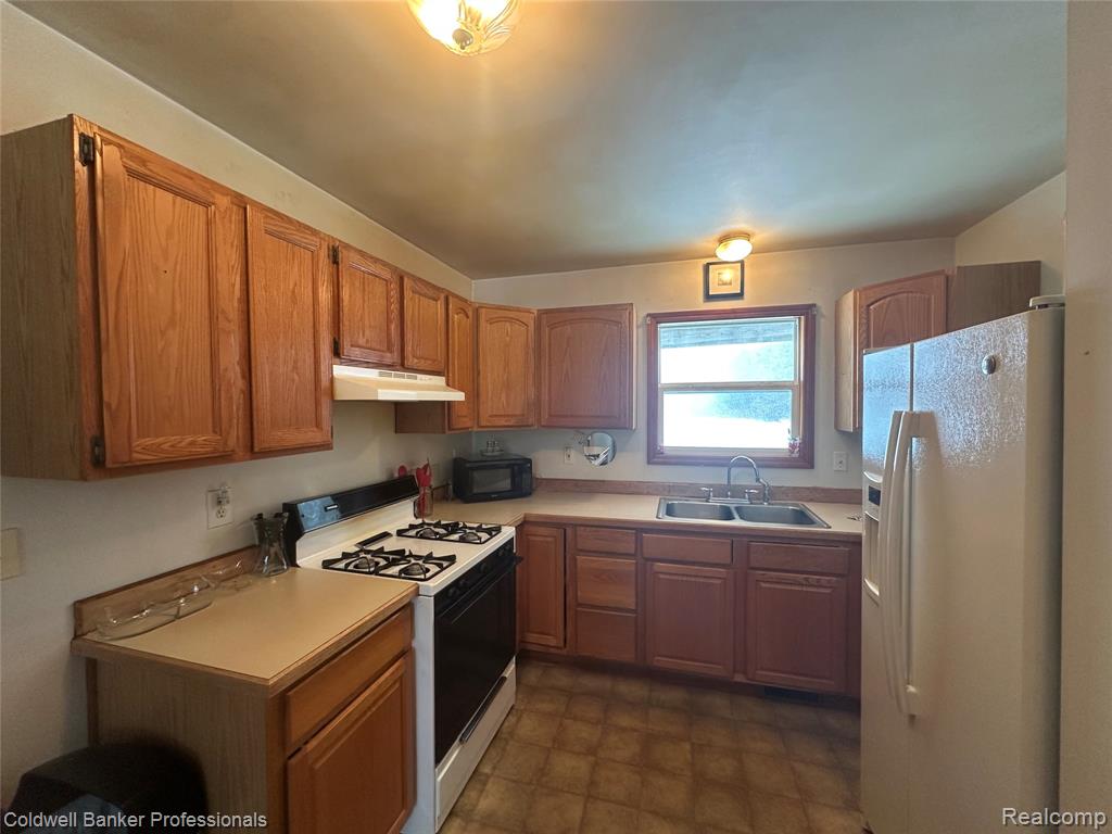 3419 Burnside Road, Otter Lake, MI 48464 — Photo 12