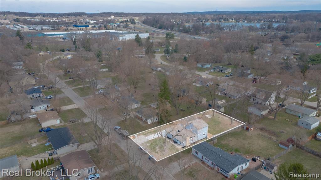 6351 Beth, Brighton, MI 48116 — Photo 39