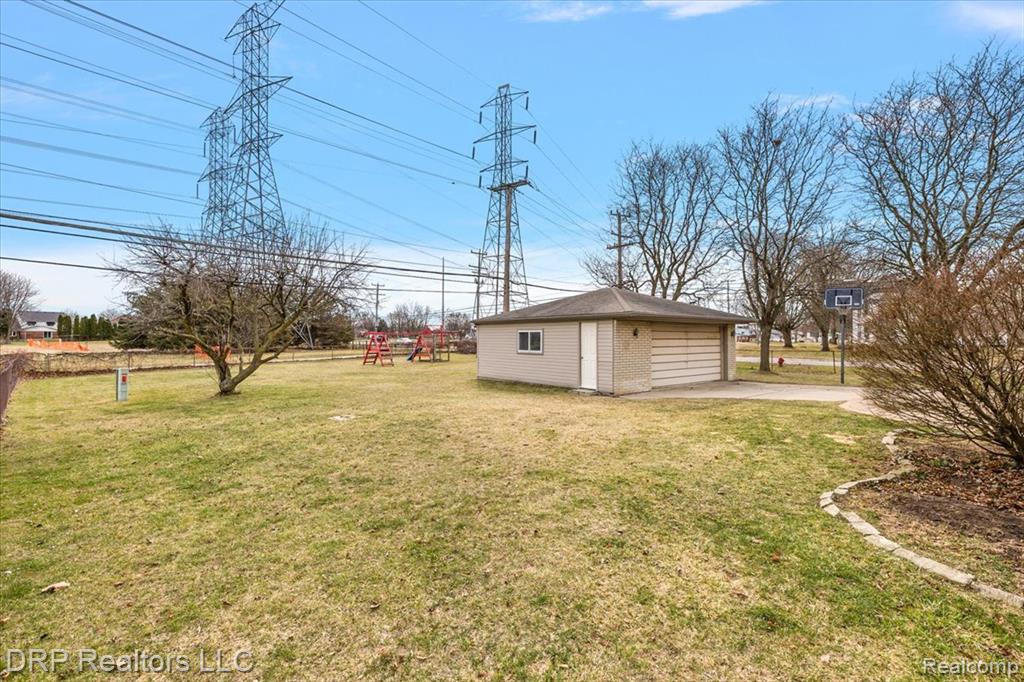 44012 Carrnation Drive, Sterling Heights, MI 48313 — Photo 36