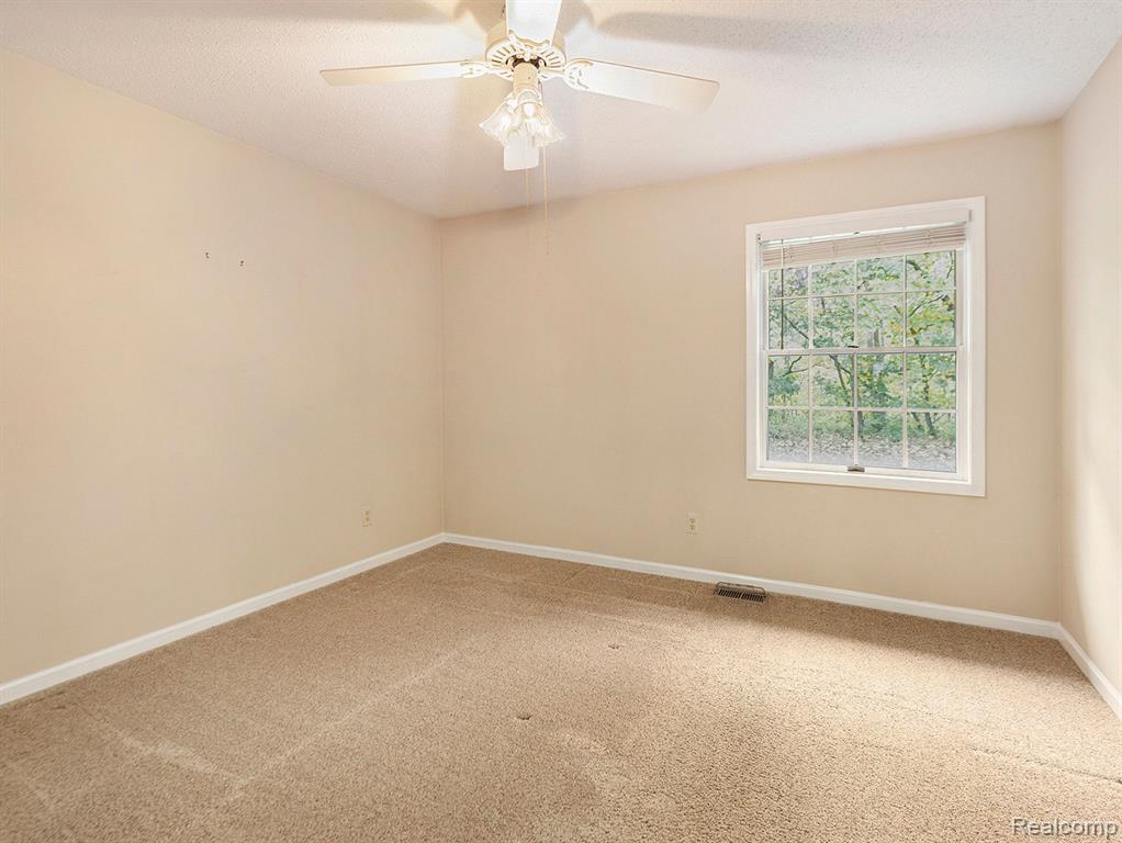 620 YORKSHIRE Square, Milan, MI 48160 — Photo 9
