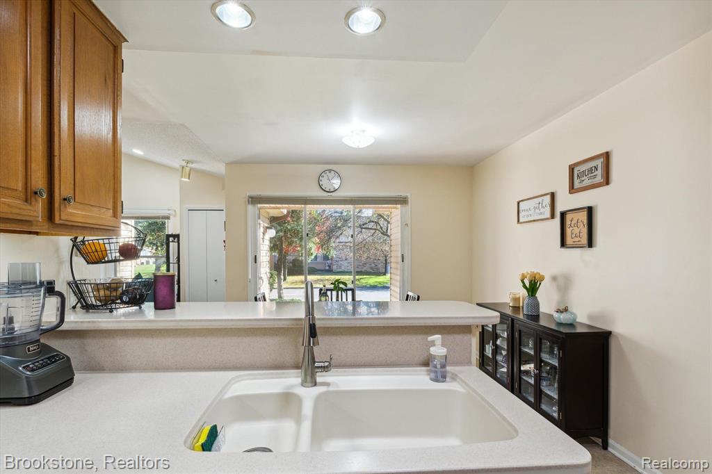 41424 AMBERCREST Drive, Sterling Heights, MI 48314 — Photo 15