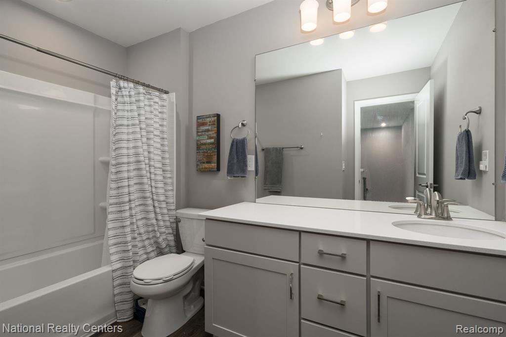 4758 Broomfield Way, Lake Orion, MI — Photo 25