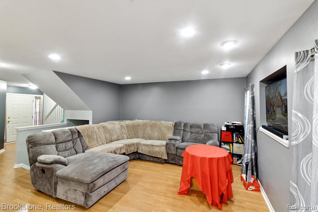 2639 BLUEWATER Street, Ypsilanti, MI 48198 — Photo 9
