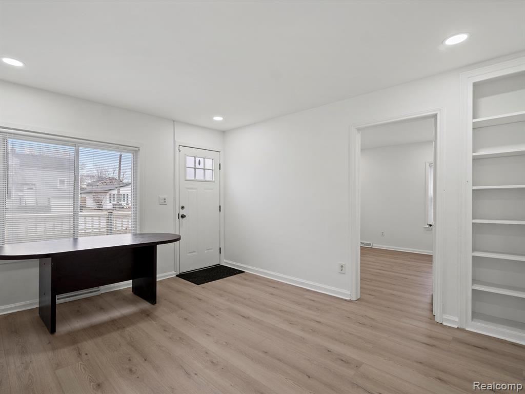 23409 CARLISLE Avenue, Hazel Park, MI 48030 — Photo 8