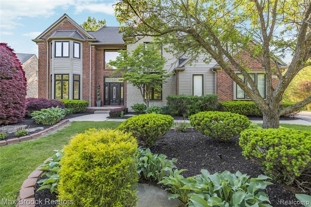 6664 Apple Blossom Trail, West Bloomfield, MI — Photo 2