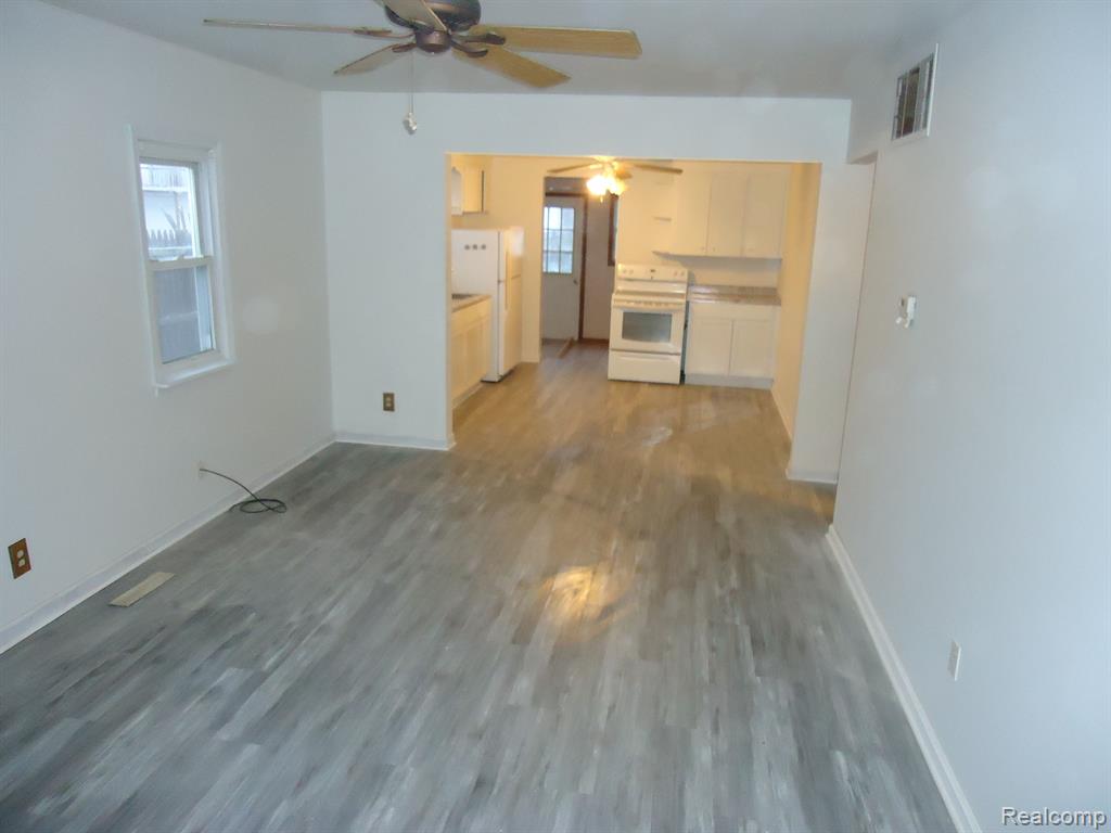 595 S RIVER Road, Saginaw, MI 48609 — Photo 7