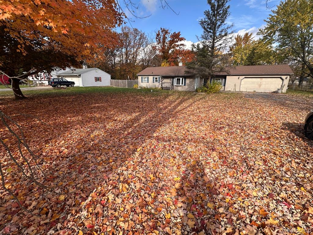 5324 SOUTHWAY Drive, Swartz Creek, MI 48473 — Photo 3