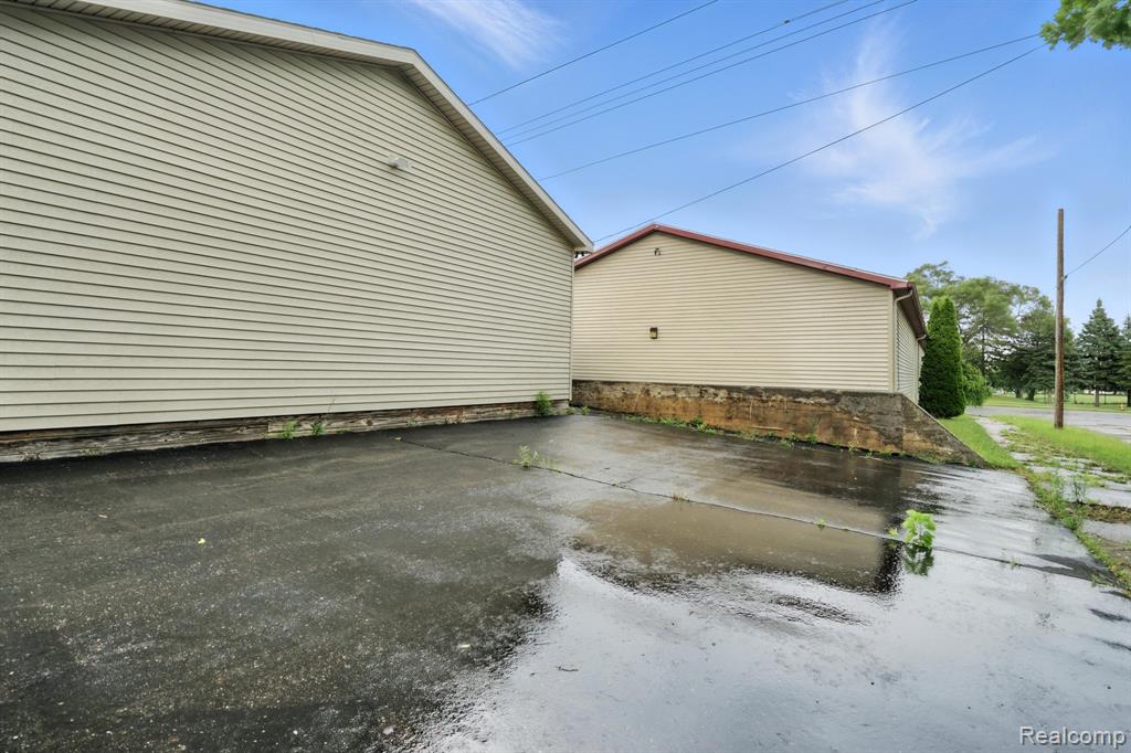 625 Warren Street, Flint, MI 48505 — Photo 17