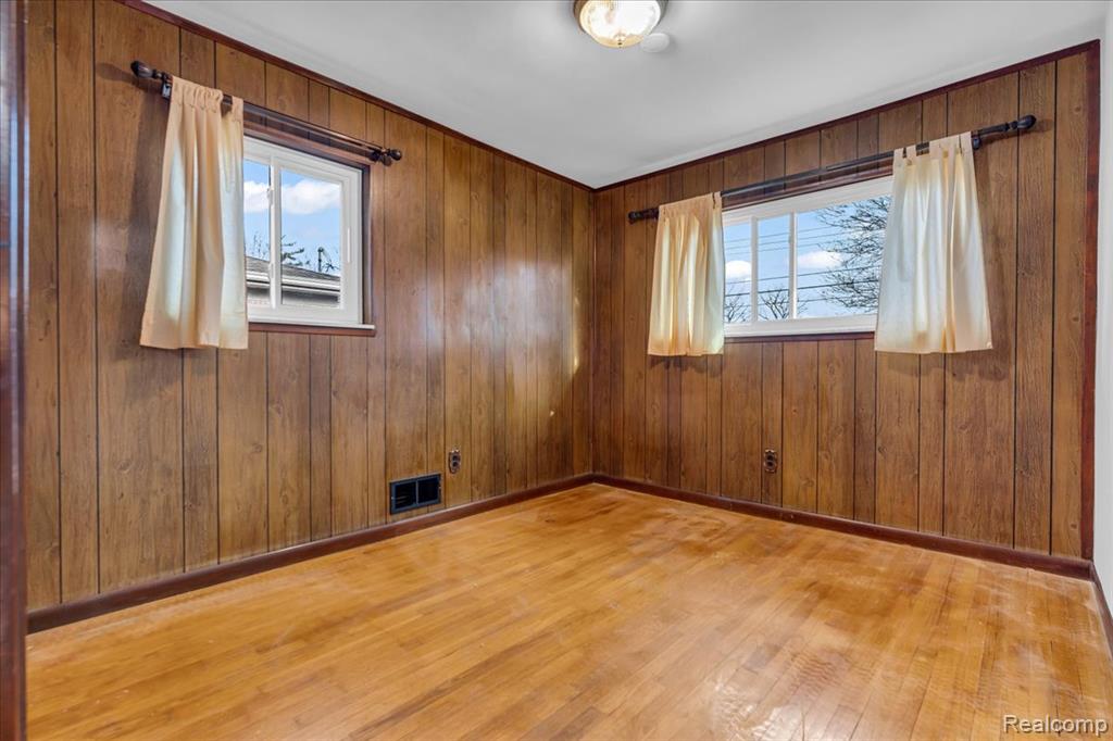25615 Tireman Street, Dearborn Heights, MI 48127 — Photo 19
