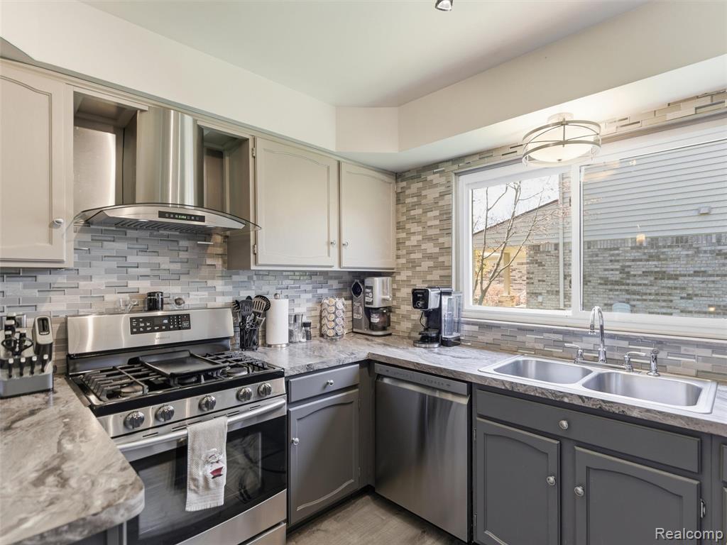 1373 Glenwood Drive, Troy, MI 48083 — Photo 9