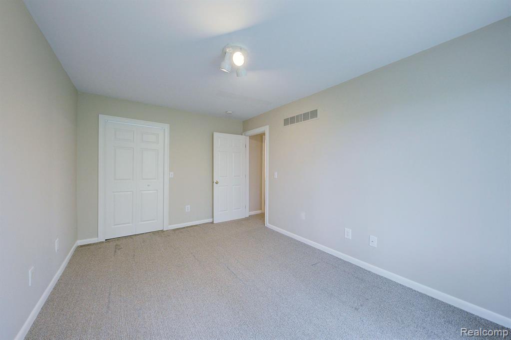 850 VILLAGE PINE Lane, Ortonville, MI 48462 — Photo 56