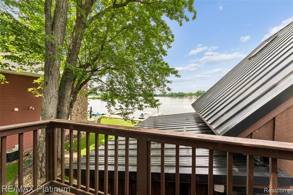 3154 PONEMAH Drive, Fenton, MI 48430 — Photo 11