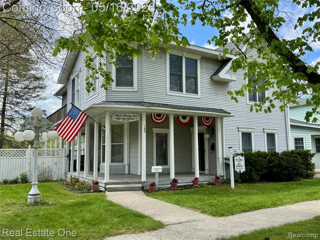 108 College Street, Holly, MI 48442