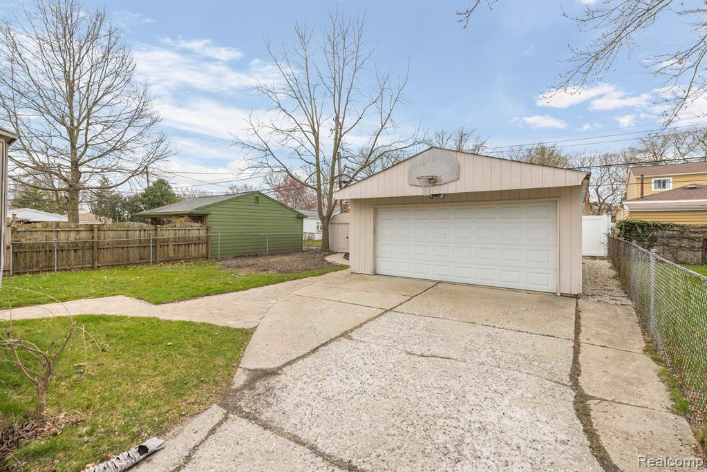 419 N WEBIK Avenue, Clawson, MI — Photo 21