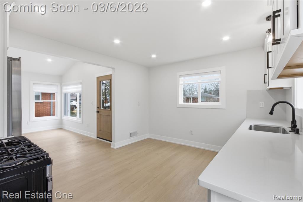 5008 McKinley Street, Dearborn Heights, MI 48125 — Photo 8