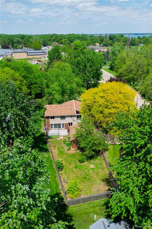 8027 Berkshire Drive, Grosse Ile, MI 48138 — Photo 39