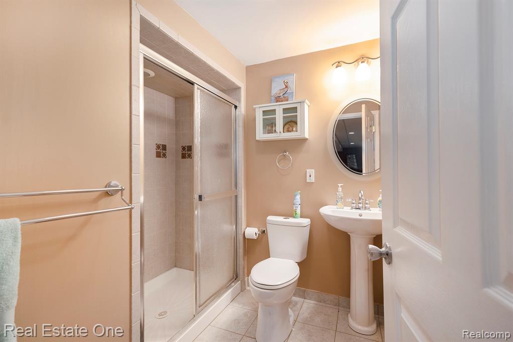 4097 Honeysuckle Drive, Sterling Heights, MI 48314 — Photo 16