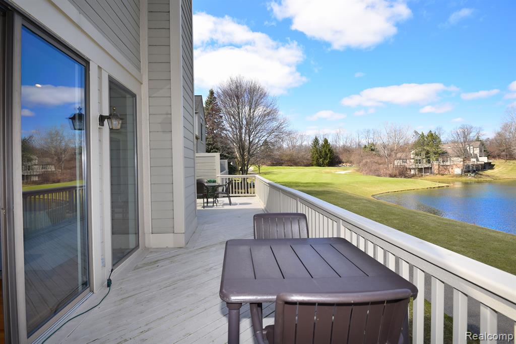 527 Newburne Pointe, 19, Bloomfield Hills, MI 48304 — Photo 11