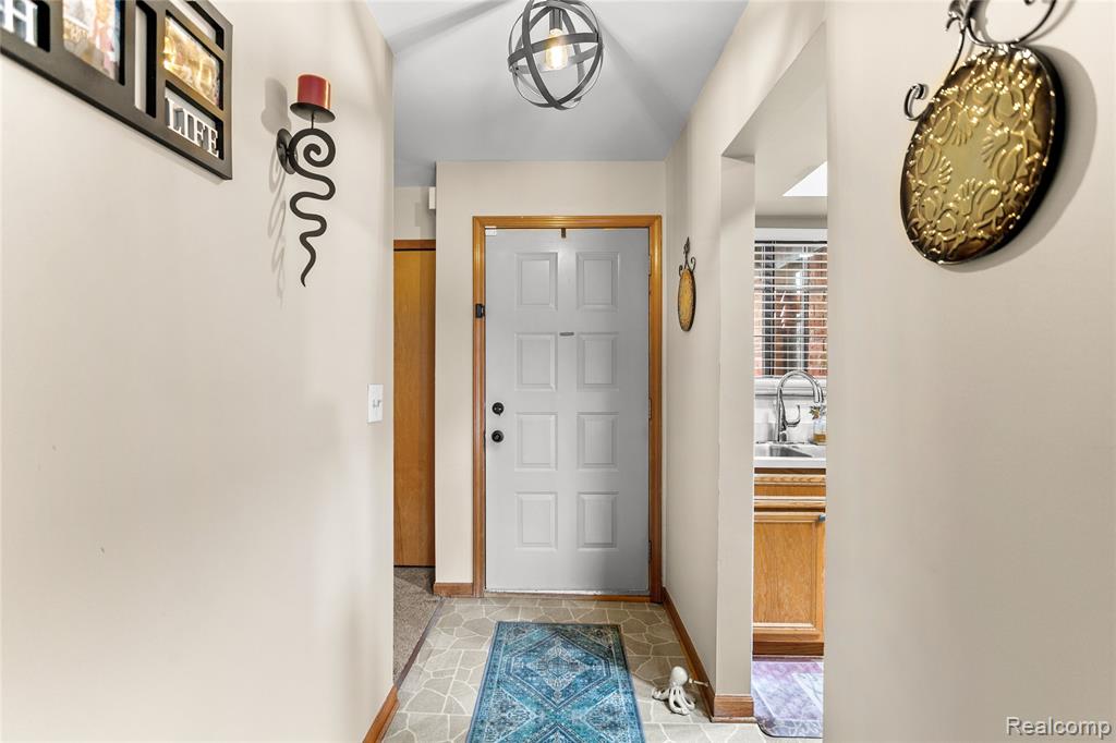5442 Stanford Court, Warren, MI 48091 — Photo 6