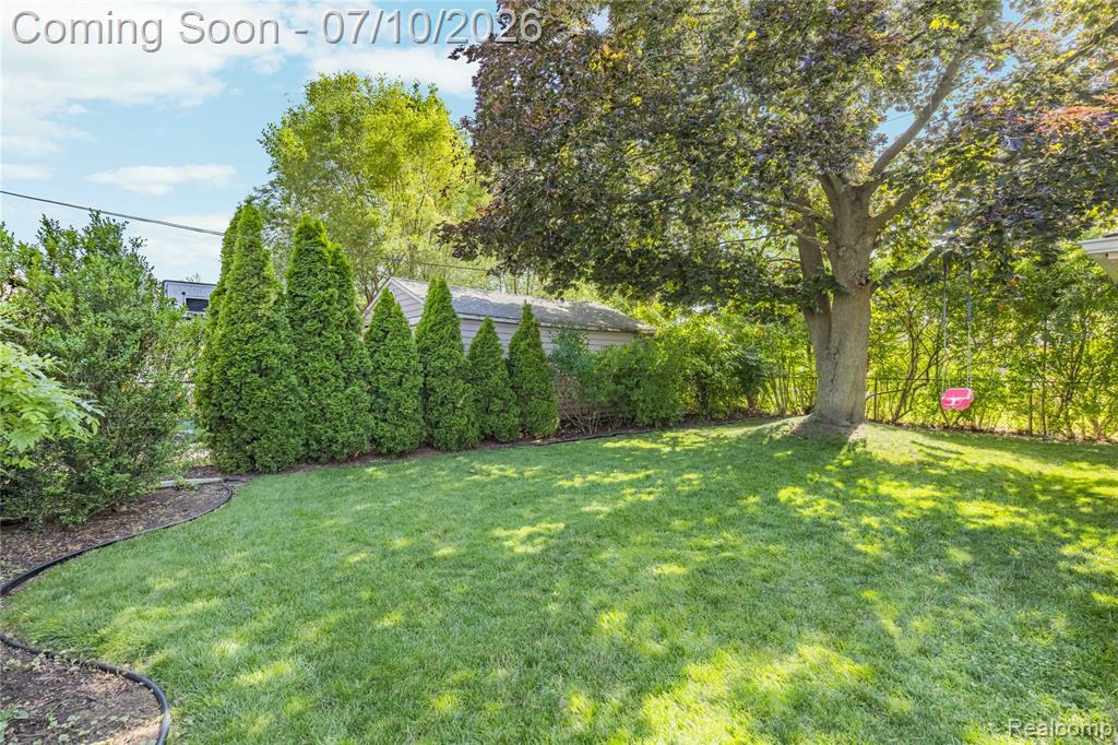 8561 Liberty Boulevard, Westland, MI — Photo 48