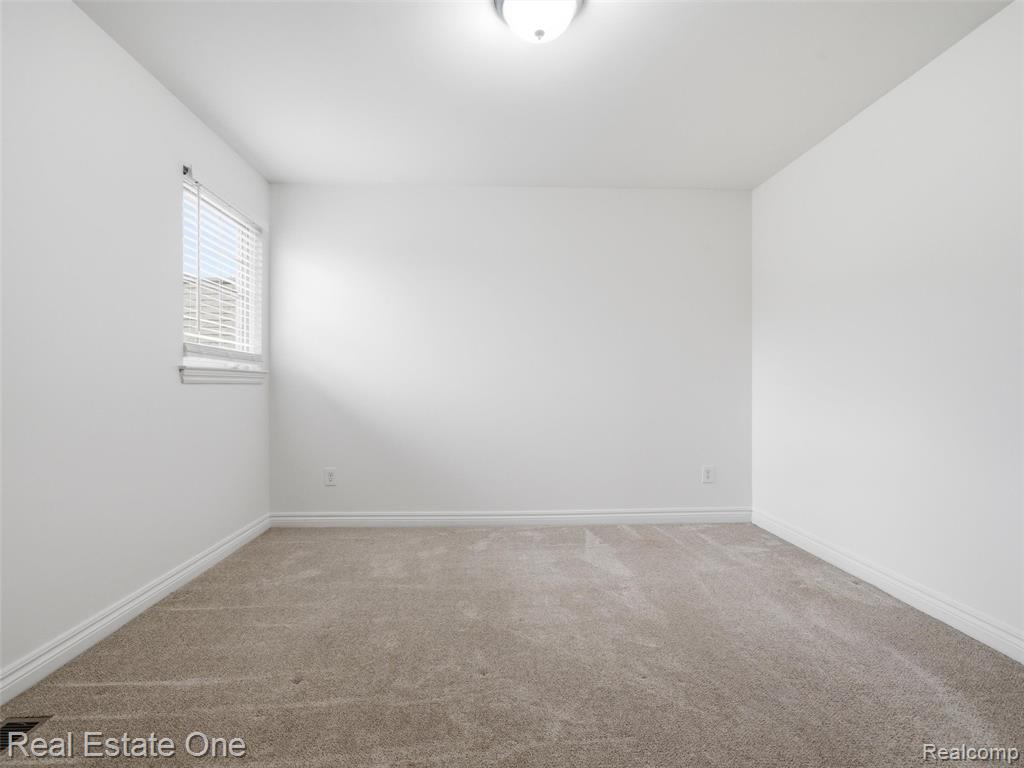 9572 Kingsway Circle, Clarkston, MI 48348 — Photo 25