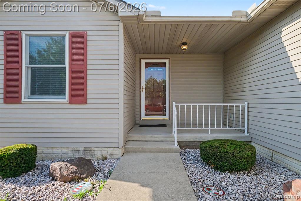 4392 Springbrook Drive, Swartz Creek, MI 48473 — Photo 4