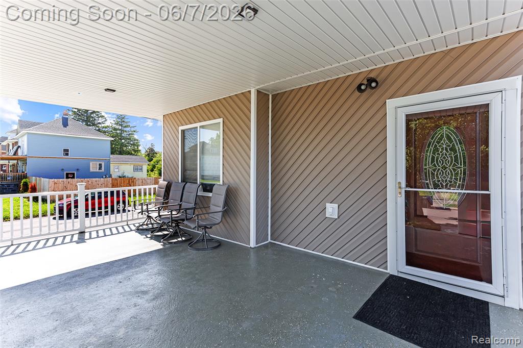 4686 Pacific Street N - Photo 3