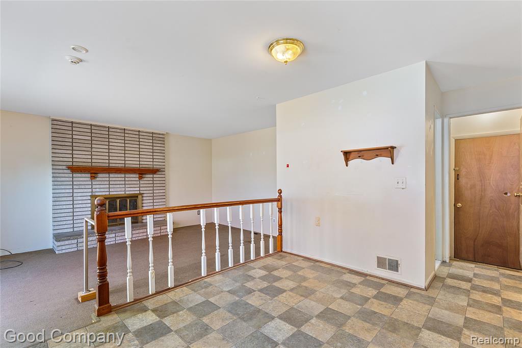 22048 Hampton Court, Woodhaven, MI 48183 — Photo 11