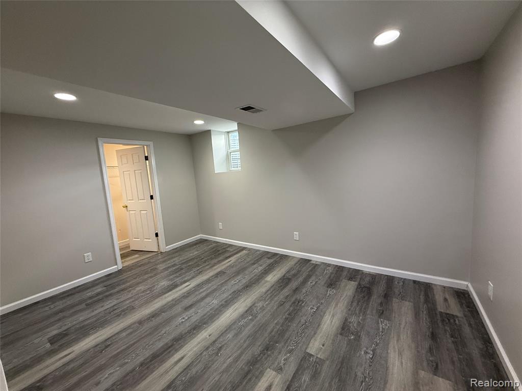 4377 Brighton Drive, Grand Blanc, MI 48439 — Photo 34