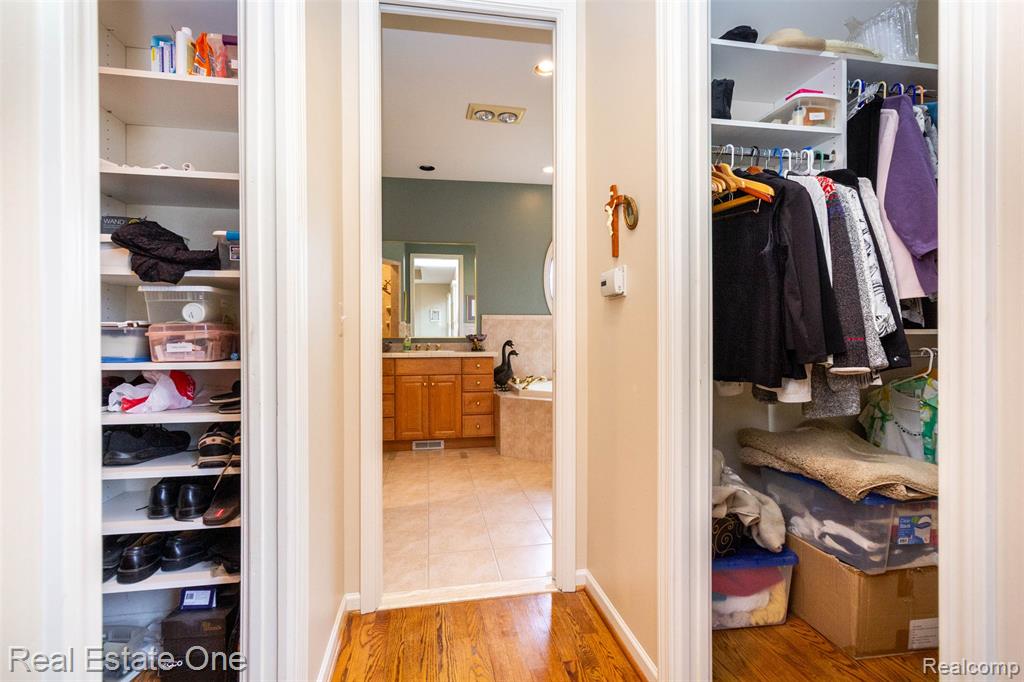 10215 Mill Pointe Drive, Goodrich Vlg, MI — Photo 28