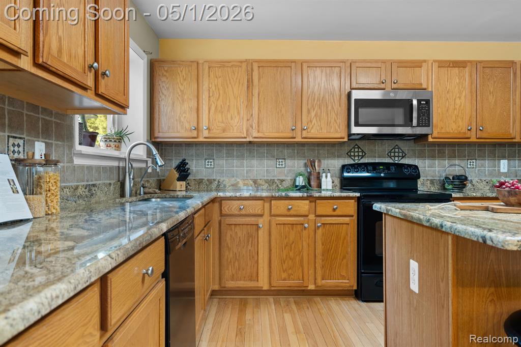 1861 Twin Sun Circle, Walled Lake, MI 48390 — Photo 37