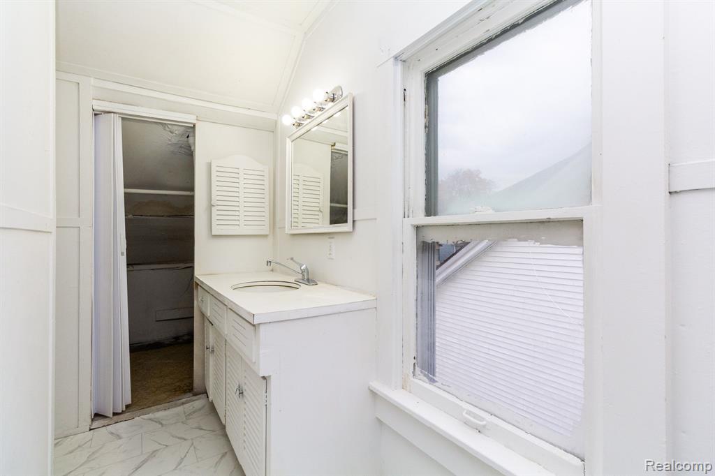 8175 CENTRAL, Center Line, MI 48015 — Photo 21