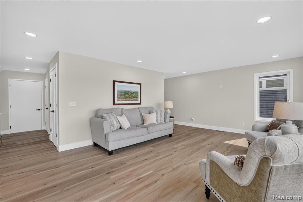 3429 Rolston Road, Fenton, MI 48430 — Photo 10