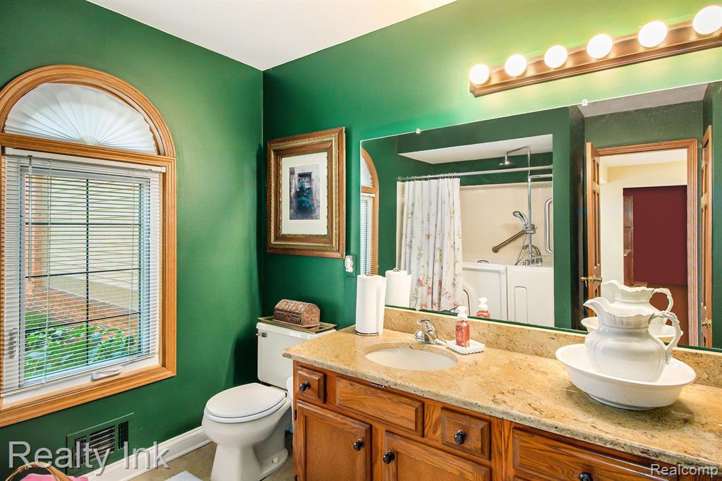 808 MAPLEWOOD CT, Brighton, MI 48116 — Photo 13