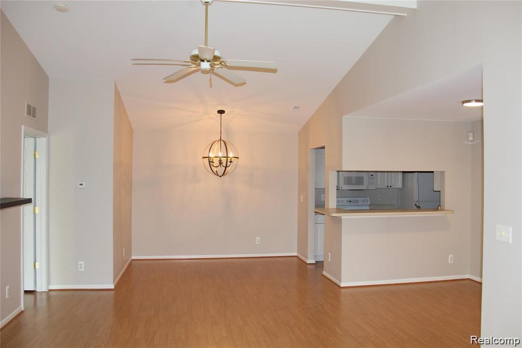 4428 Berkshire Dr, Sterling Heights, MI 48314 — Photo 8