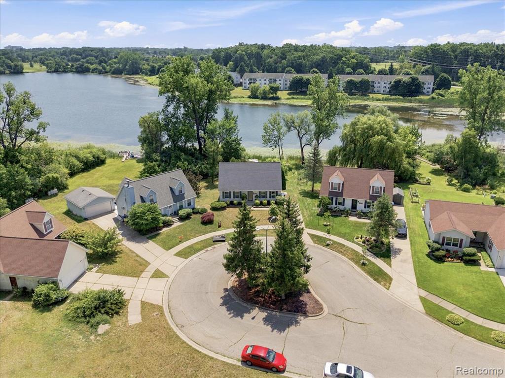 879 Barren Oaks Drive, Pontiac, MI 48341 — Photo 43