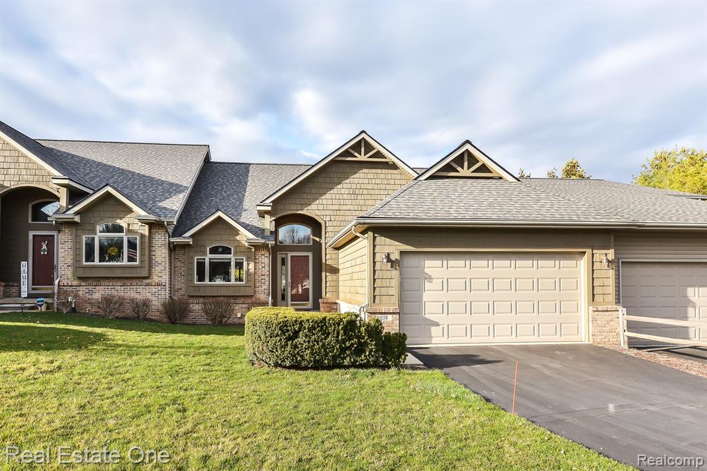 938 MILDRED J Court, Brighton, MI 48116 — Photo 2