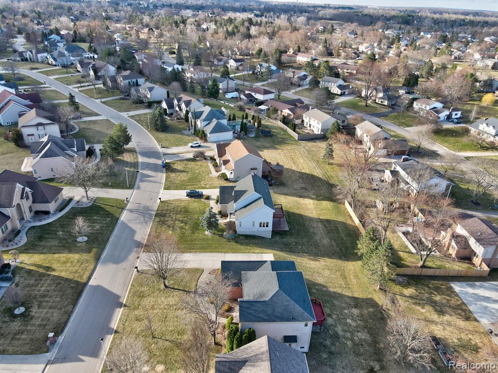 564 CHASSEUR Drive, Grand Blanc, MI 48439 — Photo 60