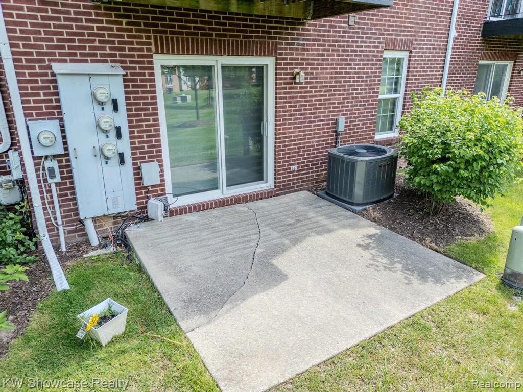 432 CHERRY ORCHARD Road, Canton, MI 48188 — Photo 52