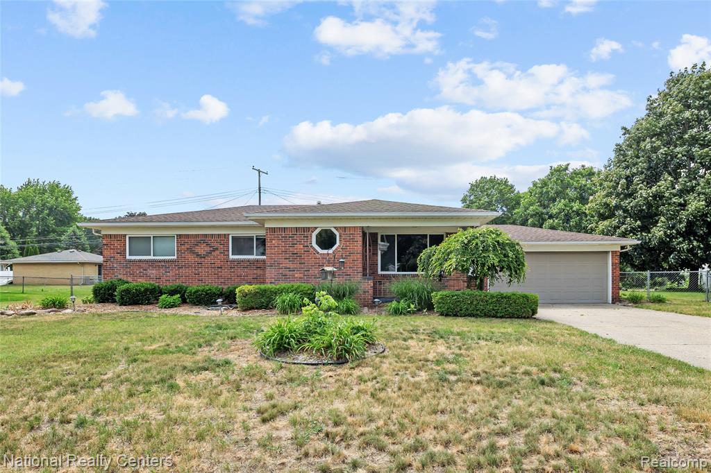 52655 Pappy, Shelby Twp, MI 48316 — front exterior